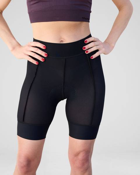 Model is wearing a size S short